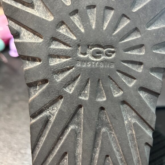 UGG Women’s Classic Cardy Knit Boots Black 3 Button Sz 7 Cozy Winter Cabin Ski - Picture 3 of 7